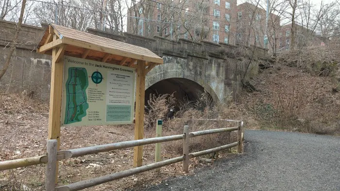 White Plains Greenway Trail Head Picture 1