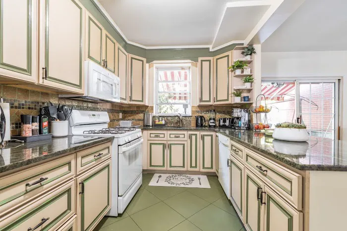 ViNYC HomeRental Picture 2