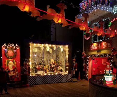 Awesome Holiday Lights House
