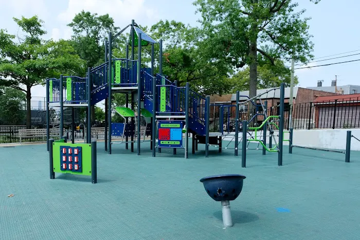 Starr Playground Picture 7
