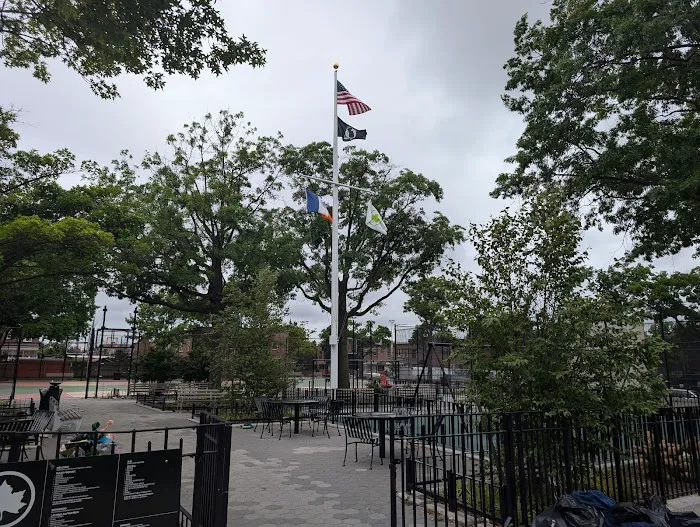 Starr Playground Picture 8