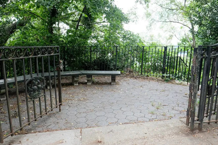 Half-Moon Overlook Picture 9