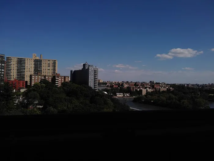 Spuyten Duyvil Shorefront Park Picture 3