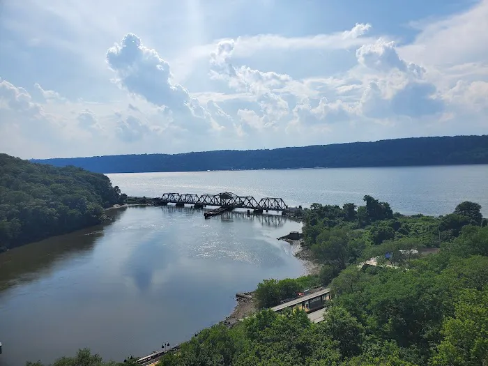 Spuyten Duyvil Shorefront Park Picture 2