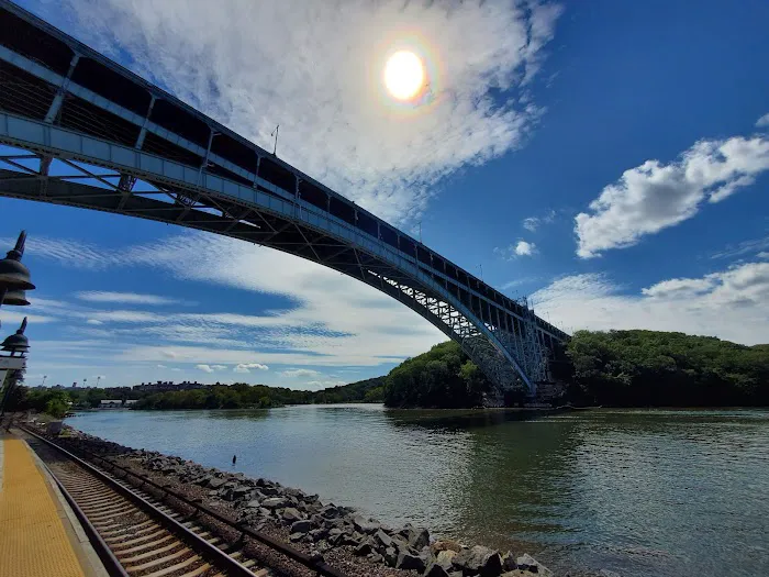 Spuyten Duyvil Shorefront Park Picture 6