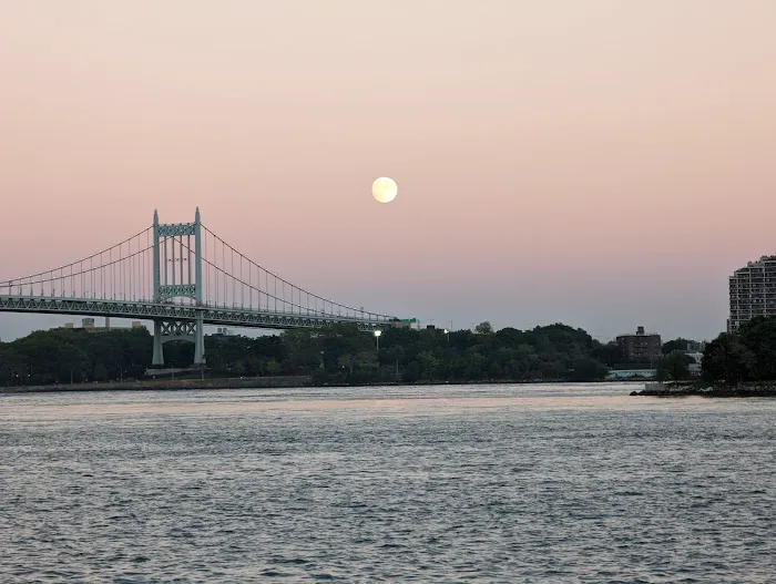 East River Esplanade Picture 5