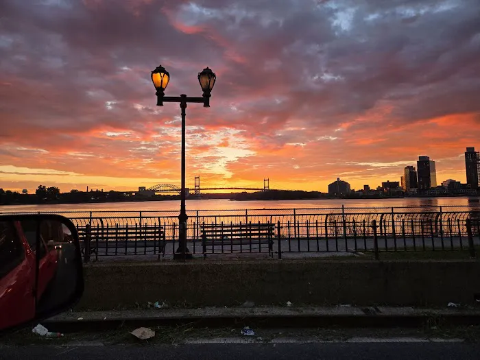 East River Esplanade Picture 10