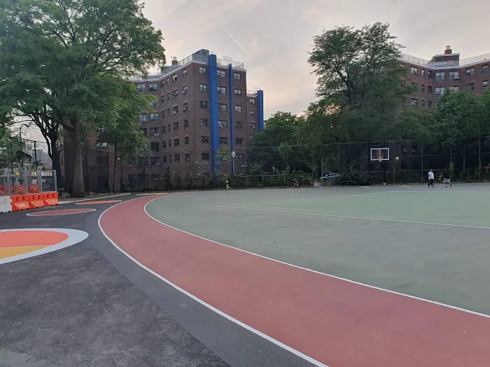 Hallets Cove Playground Picture 2