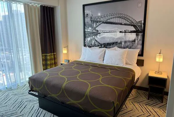 Super 8 by Wyndham Bronx Near Stadium Picture 1