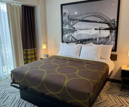 Super 8 by Wyndham Bronx Near Stadium