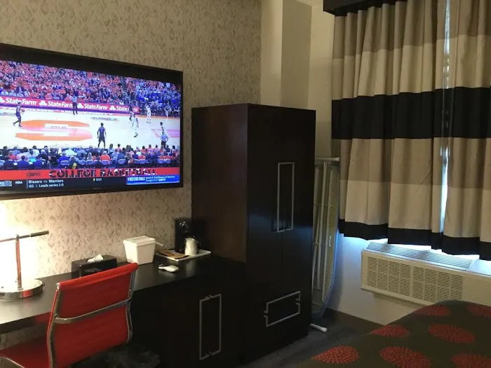 Ramada by Wyndham Bronx Picture 9