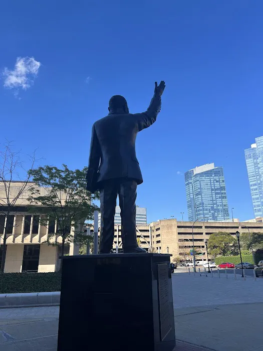 MLK Statue Picture 1