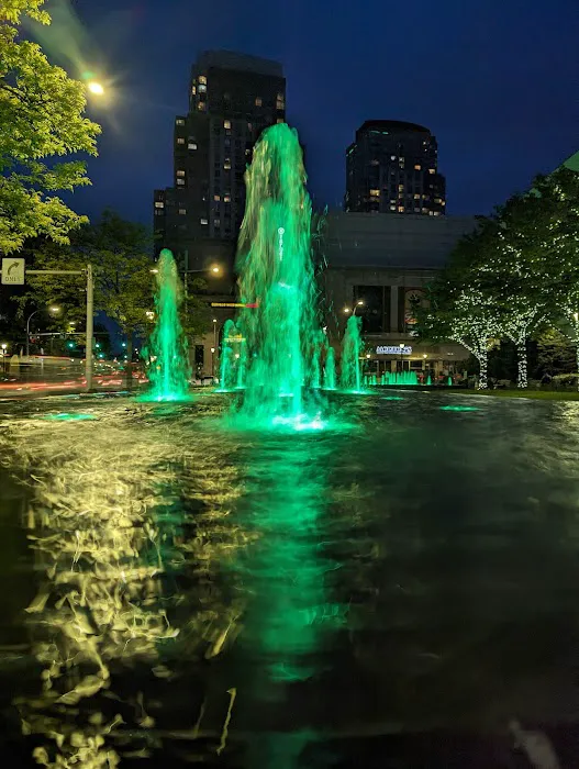Renaissance Plaza Picture 5