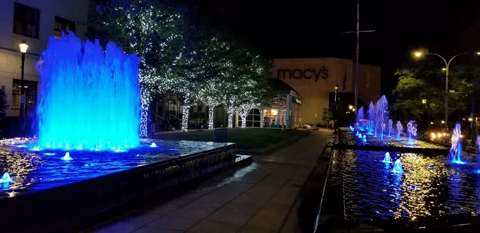 Renaissance Plaza Picture 2