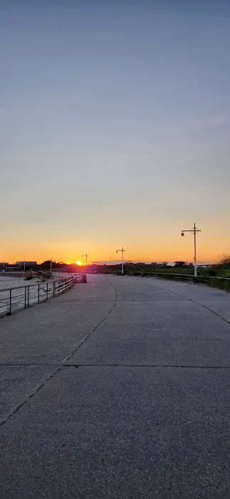 Path👟 to🚴🏽♀️ Park Picture 7