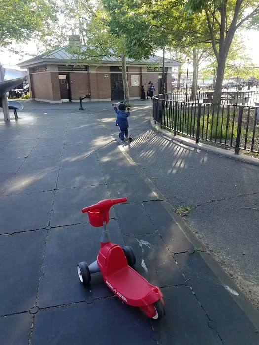Curtis Playground Picture 7