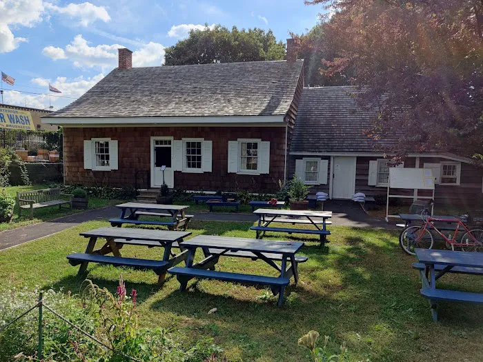 Fidler-Wyckoff House Park Picture 3