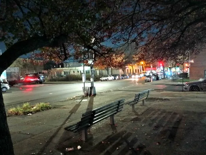 Linden Sitting Area Picture 9