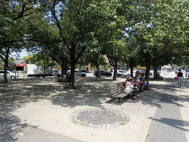 Linden Sitting Area Picture 7