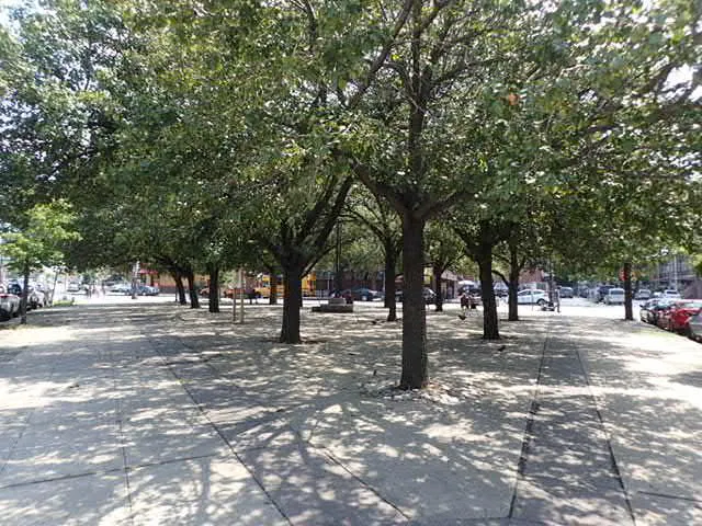 Linden Sitting Area Picture 10