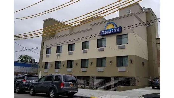 Days Inn by Wyndham Brooklyn Marine Park Picture 1