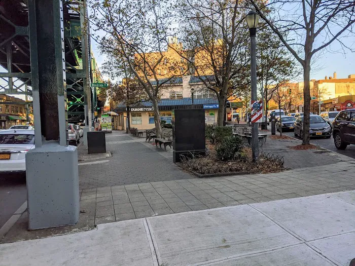 Woodside Memorial Plaza Picture 3