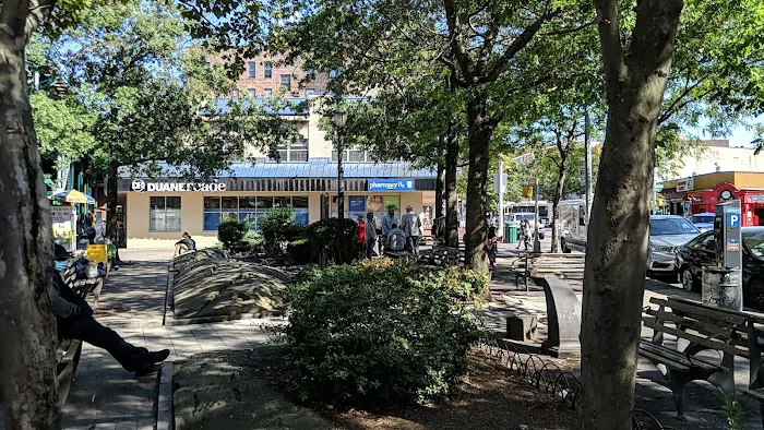 Woodside Memorial Plaza Picture 8
