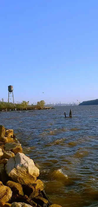 Kinnally Cove Park & kayak launch Picture 3