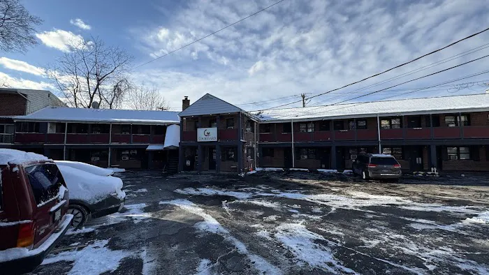 Central Motel Court Yard Picture 10