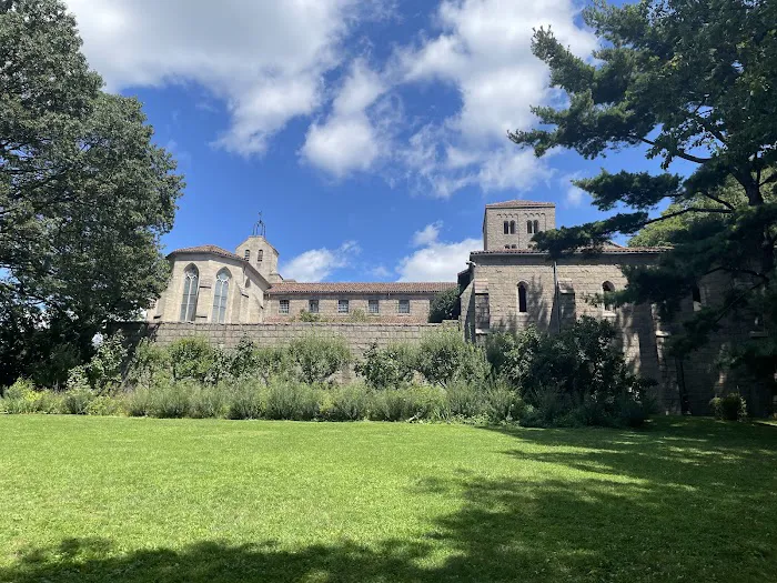 Cloisters Lawn Picture 9