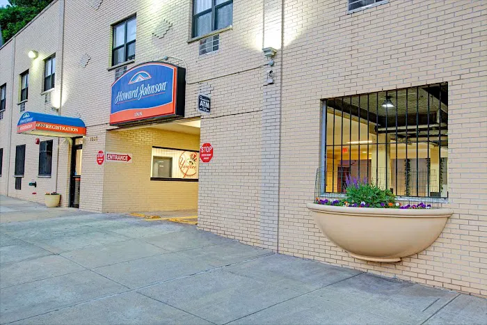 Howard Johnson Inn Yankee Stadium Picture 1