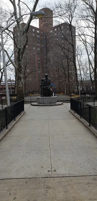 Lincoln with Child Statue Picture 3