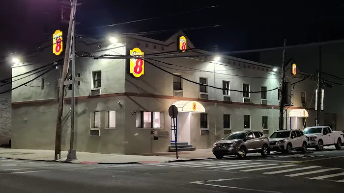 Super 8 by Wyndham Long Island City LGA Hotel Picture 4
