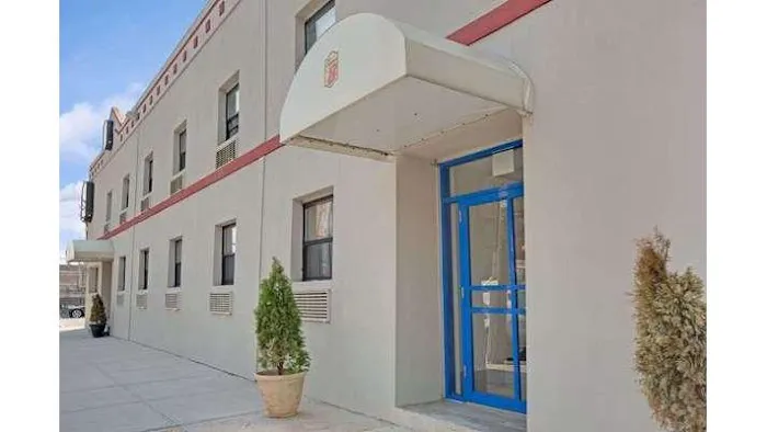 Super 8 by Wyndham Long Island City LGA Hotel Picture 2