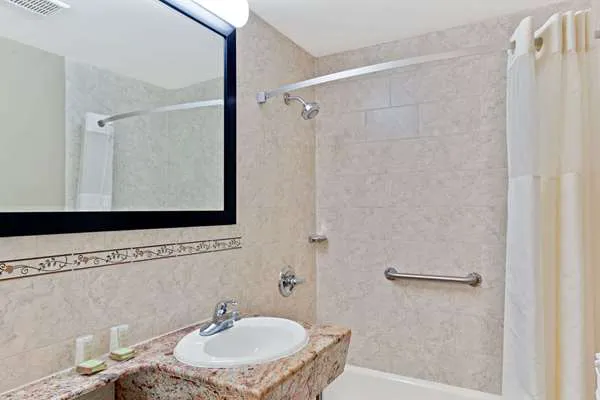 Super 8 by Wyndham Long Island City LGA Hotel Picture 6