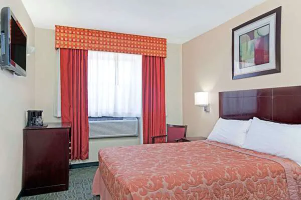 Super 8 by Wyndham Long Island City LGA Hotel Picture 1