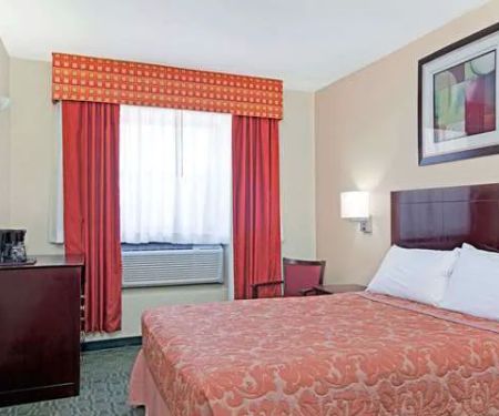 Super 8 by Wyndham Long Island City LGA Hotel