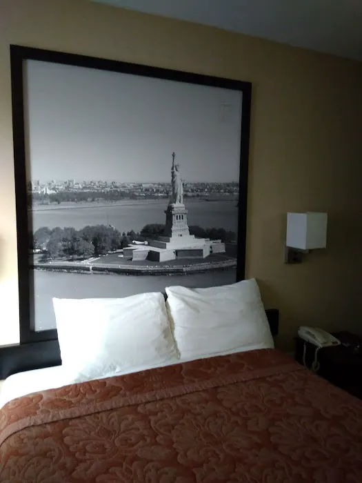 Super 8 by Wyndham Long Island City LGA Hotel Picture 3