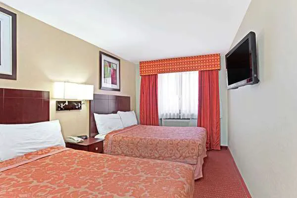 Super 8 by Wyndham Long Island City LGA Hotel Picture 10