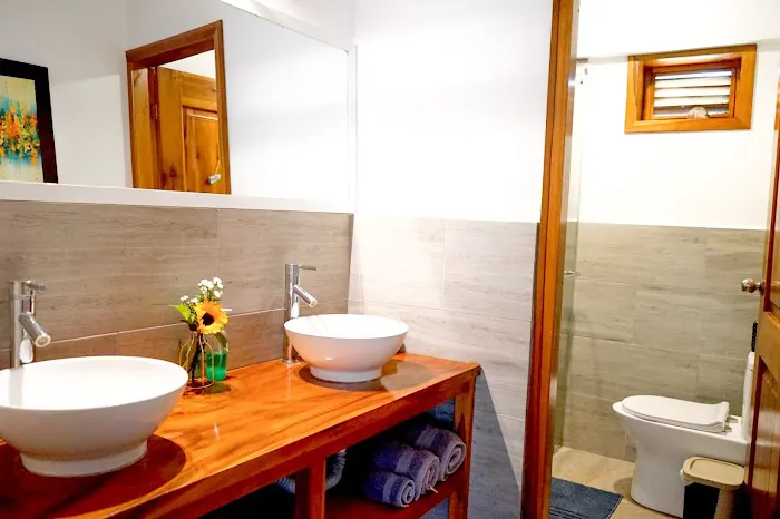 Bellevue Beach House and Apartments Picture 3