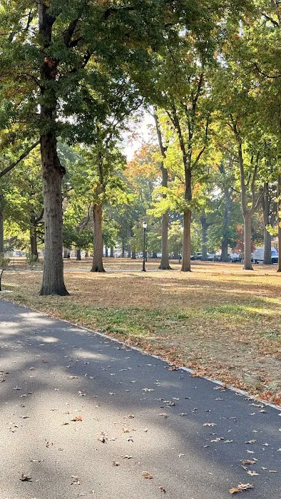 Oval Hiking Path Picture 3