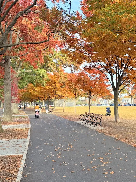 Oval Hiking Path Picture 2