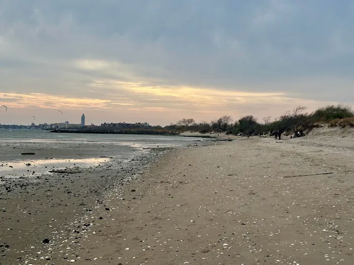 Plumb Beach West Picture 1
