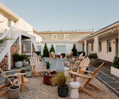 Daunt's Albatross Motel