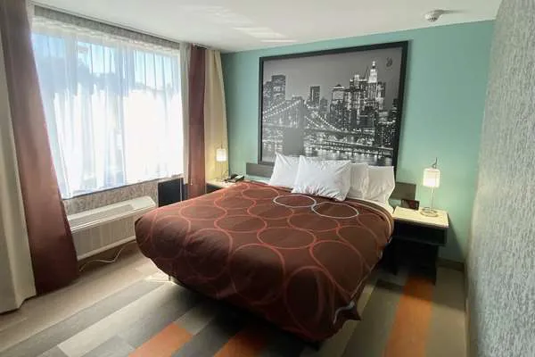 Super 8 by Wyndham Brooklyn Williamsburg Picture 9