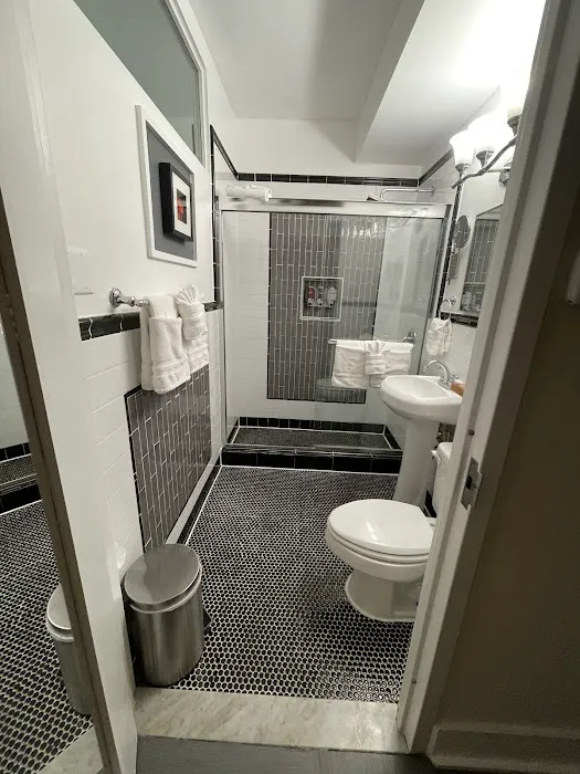 Henry Norman Hotel Picture 2