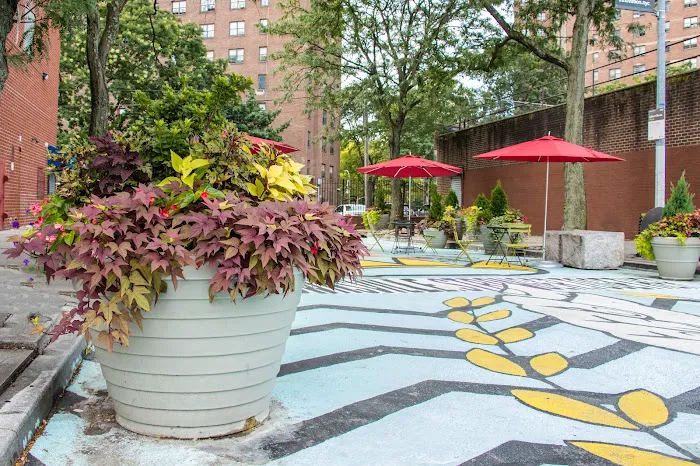 Osborn Plaza Picture 2