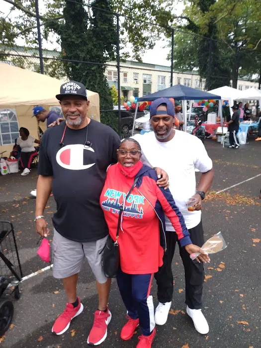 Carver Playground Picture 9