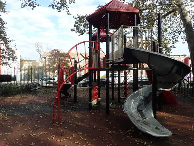 Carver Playground Picture 3