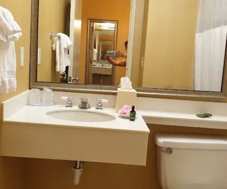Clinton Inn Hotel & Event Center